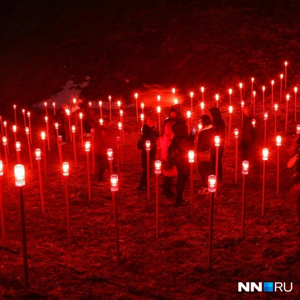 Из фонариков сделали лабиринт | Источник: Наталья Бурухина / NN.RU