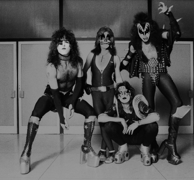 Группа Kiss в Амстердаме, май 1976 года | Источник: Gijsbert Hanekroot/Redferns via Getty Images