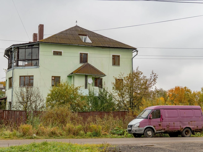 Территорию деревни характеризует преобладание частных домовладений | Источник: Кирилл Поверинов / 76.RU