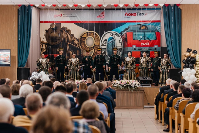 Юбилей предприятия объединил всех сотрудников под одной крышей | Источник: Ксения Зимина