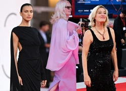 Ирина Шейк в Romeo Gigli и Памела Андерсон в Carolina Herrera: шестой день Венецианского кинофестиваля