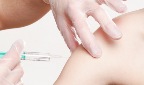 Стали известны противопоказания для вакцинации чумаковским "КовиВаком"