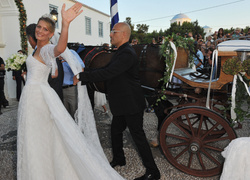 Греки перестали играть большие греческие свадьбы