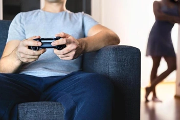 «Муж игроман, но готов лечиться. Как ему помочь?»