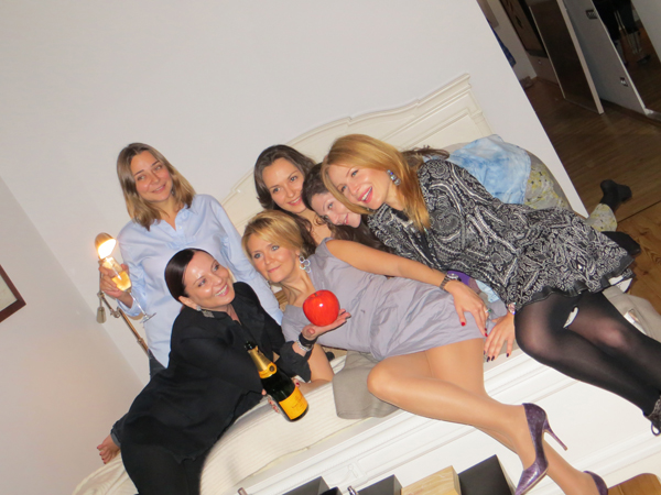 Моя жена с подругами: Лидией Александровой, Натальей Лучаниновой, Катей Добряковой, Евгенией Линович и Ольгой Панченко