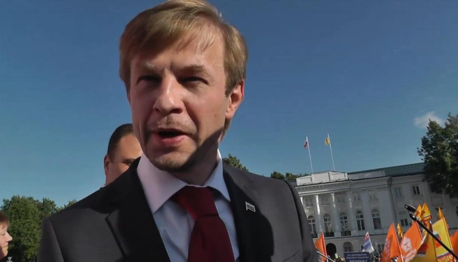 Евгений Урлашов рассказал жителям Ярославля, что решил занять губернаторское кресло | Источник: Анна Домбровская / YouTube.com