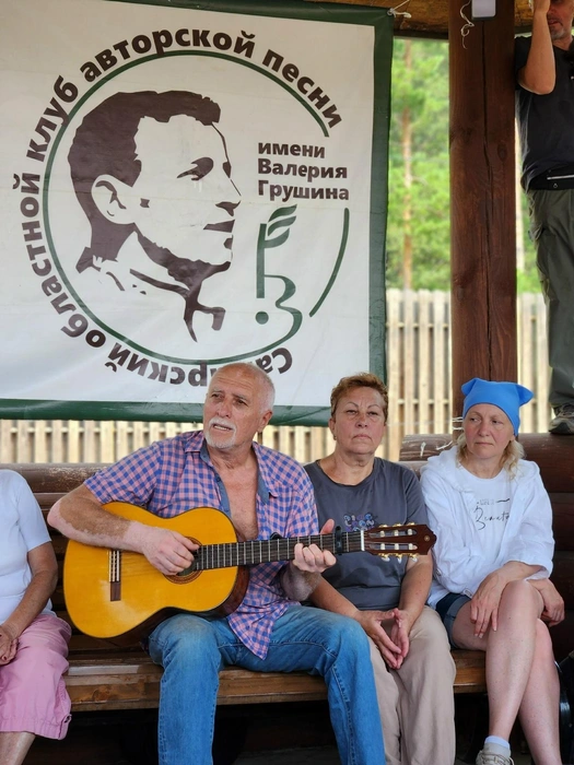 «Изгиб гитары желтой…» | Источник: «Клуб Валерия Грушина» / Vk.com