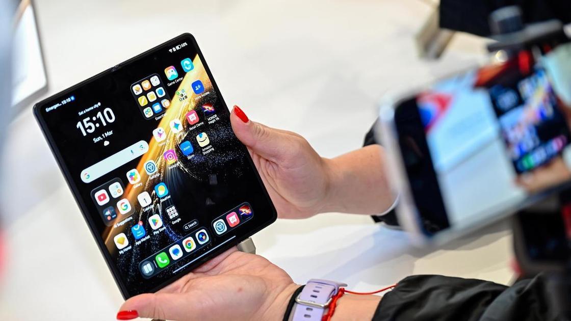 Когда важен каждый миллиметр: в Барселоне показали самый тонкий в мире складной смартфон