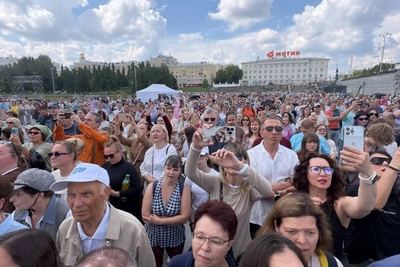 В Екатеринбурге на Дне России школьник потерял сознание в многотысячной толпе