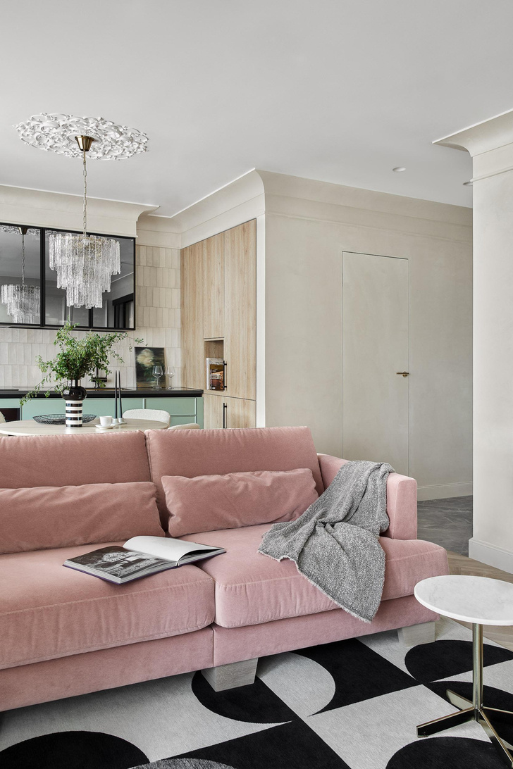 Розовый диван в гостиной: 45 впечатляющих фотографий