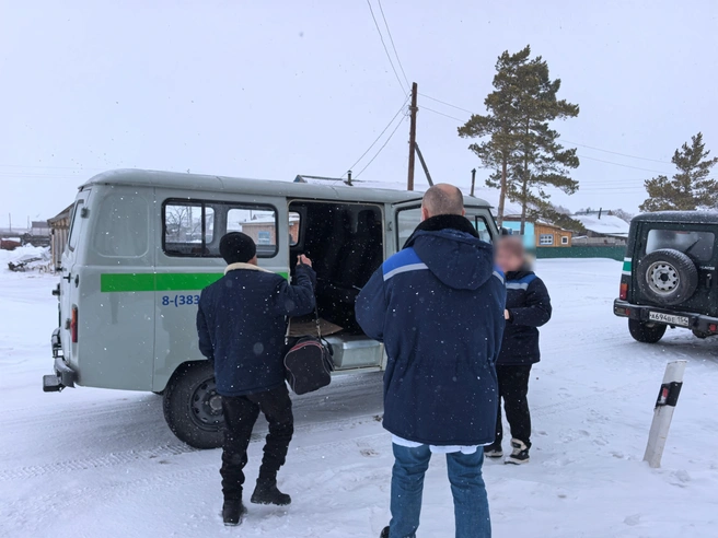 Приставы принудительно доставили мужчину в туберкулезный диспансер. | Источник: пресс-служба судебных приставов по Новосибирской области