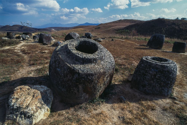 Археологи разгадали одну из тайн каменных кувшинов Лаоса