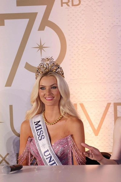 Пока еще действующая «Мисс Вселенная» Виктория Кьер Тейлвиг из Дании | www.starhit.ru