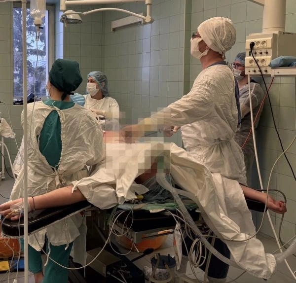 Опухоль в полкилограмма удалили врачи у ребенка в Удмуртии | Источник: mzur.ru