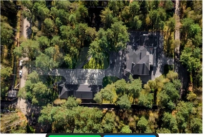 Роскошный особняк с пирсом продают на Байкальском тракте