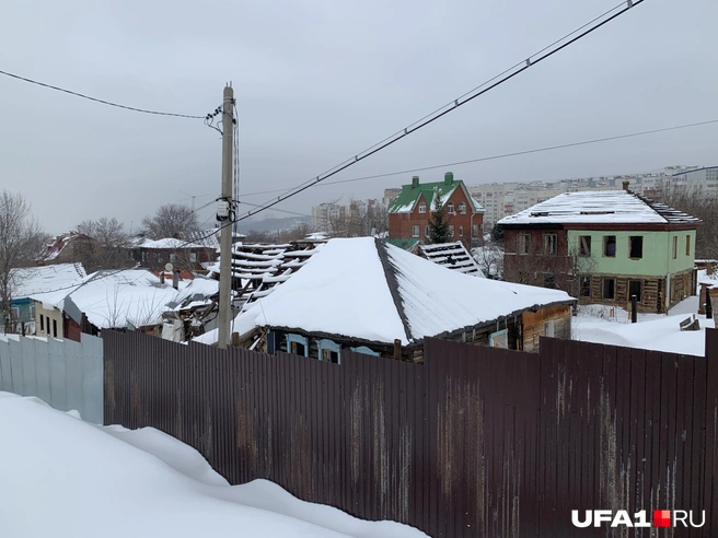 Только на этом снимке видны три расселённых дома | Источник: Андрей Бирюков / UFA1.RU