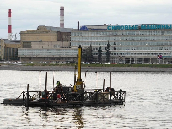 В Неве начали бурить скважины для метро | Источник: Павел Даиси / FONTANKA.RU