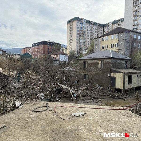 Разрушенный двор в Махачкале | Источник: Иветта Авраамова / MSK1.RU
