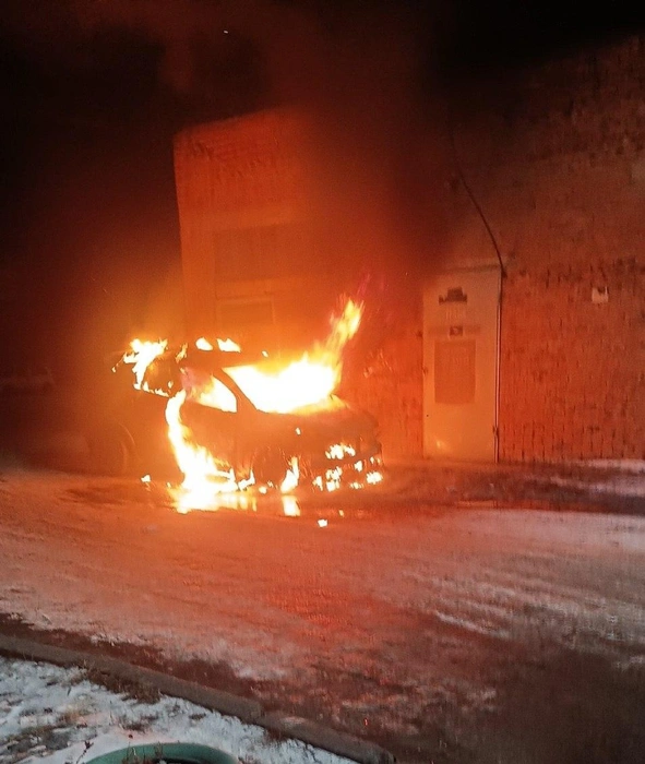 Автомобиль буквально полыхал | Источник: Марина Якубенко / Telegram