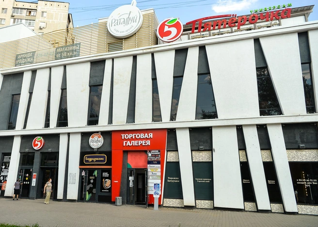 В торговой галерее на Уральских Рабочих, 54 есть два кафе и пекарня | Источник: Максим Воробьев