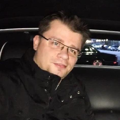 <p>Гарик Харламов </p>