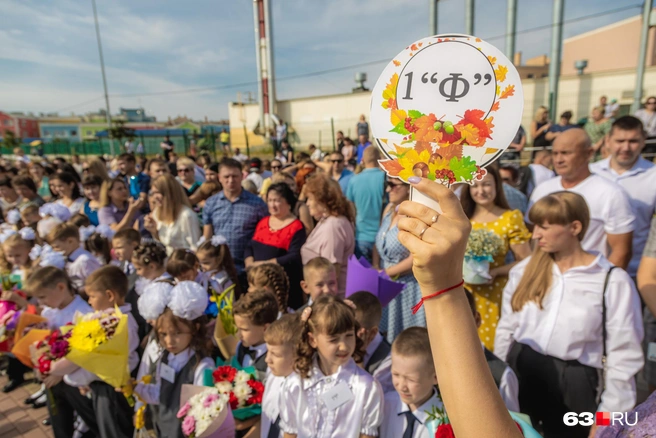 Школа в Крутых Ключах 1 сентября 2022 года фото торжественной линейки