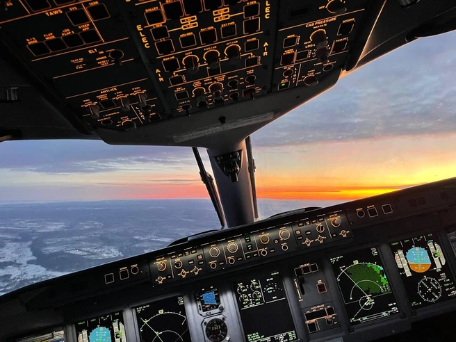 Такие пейзажи видят пилоты из своей кабины | Источник: Владимир Власов