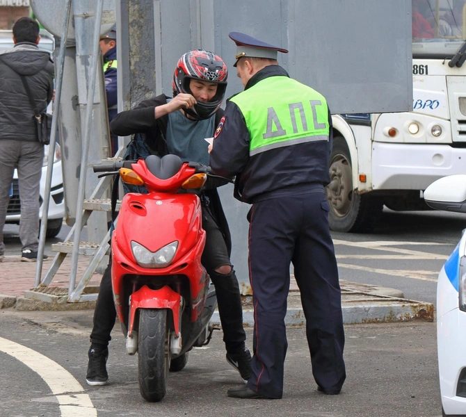 Три штрафа, которые можно получить, просто разговаривая с сотрудником ГИБДД | Источник: Grigorii Pisotsckii/Shutterstock/Fotodom.ru