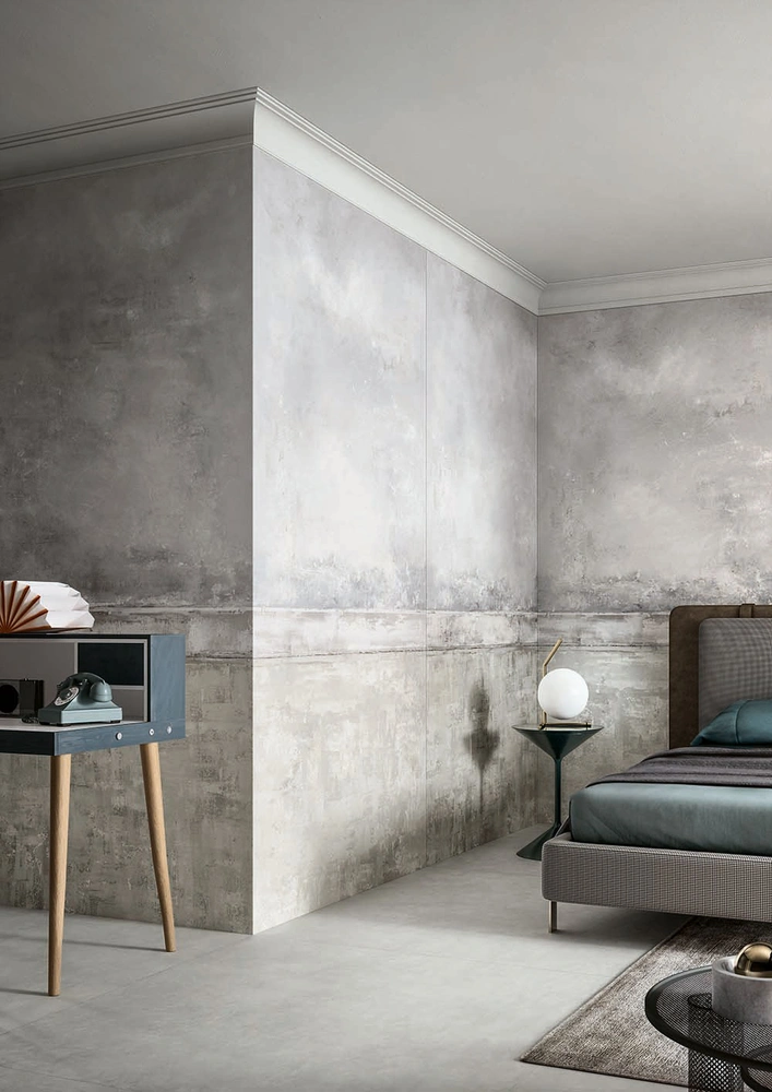 потертые стены