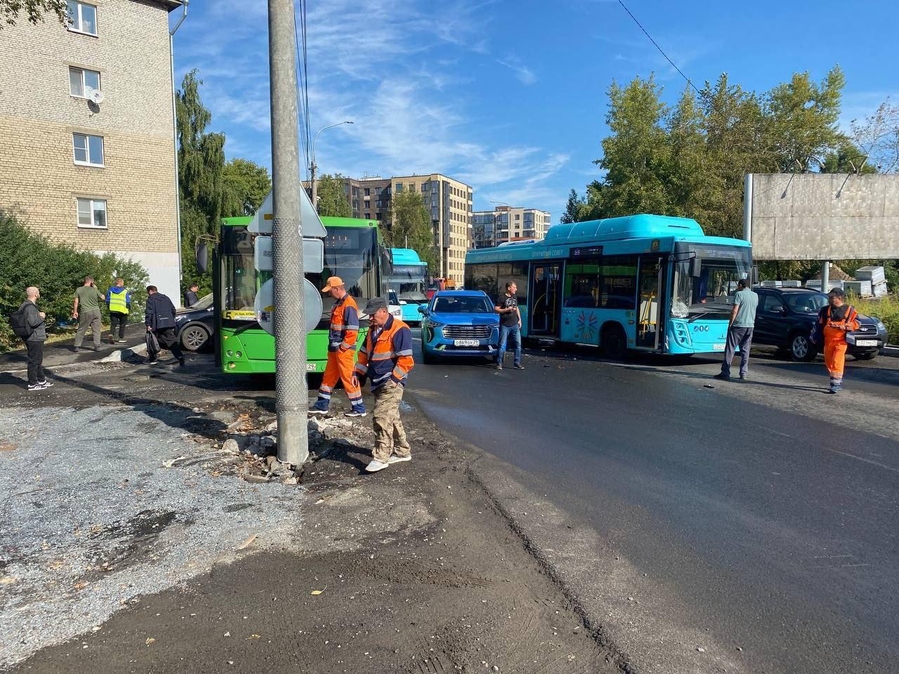 В Архангельске произошло массовое ДТП с автобусами