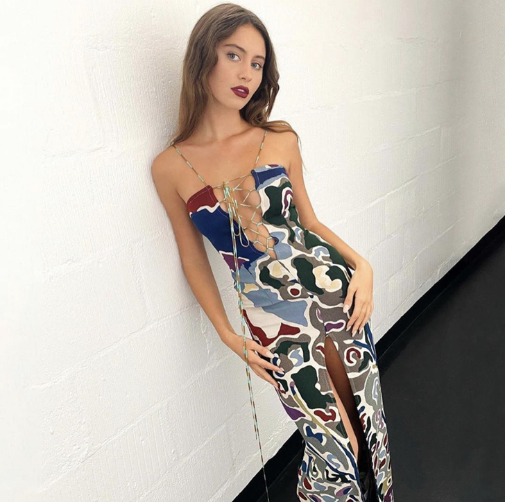 «Голое» платье во имя планеты: Айрис Лоу на премии Green Carpet Fashion Awards
