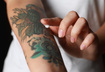 Будут выглядеть достойно даже в старости: 4 правила ухода за татуировками