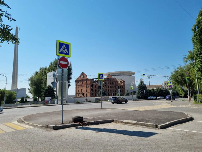 Водителей вынуждают парковаться на платных местах | Источник: Константин Завриков / V1.RU