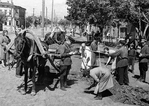 Куйбышевцы на воскреснике, 1942 год | Источник: фотофонд Самарского госархива социально-политической истории