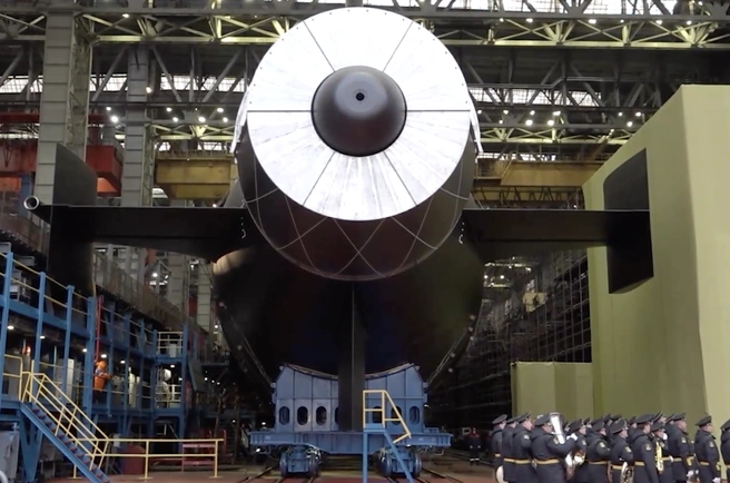 В Северодвинске спустили на воду атомную подлодку «Хабаровск». Она может стать первым носителем «Посейдона» | Источник: Кадр из трансляции