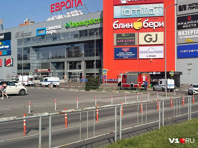 Через полчаса всех посетителей запустили обратно | Источник: Андрей Петров / V1.RU