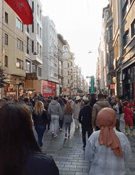 На главной туристической улице Стамбула прогремел взрыв. Данные о погибших