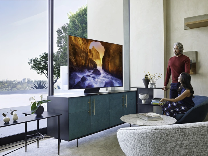 В центре внимания: телевизоры Samsung QLED 2019 (фото 1)