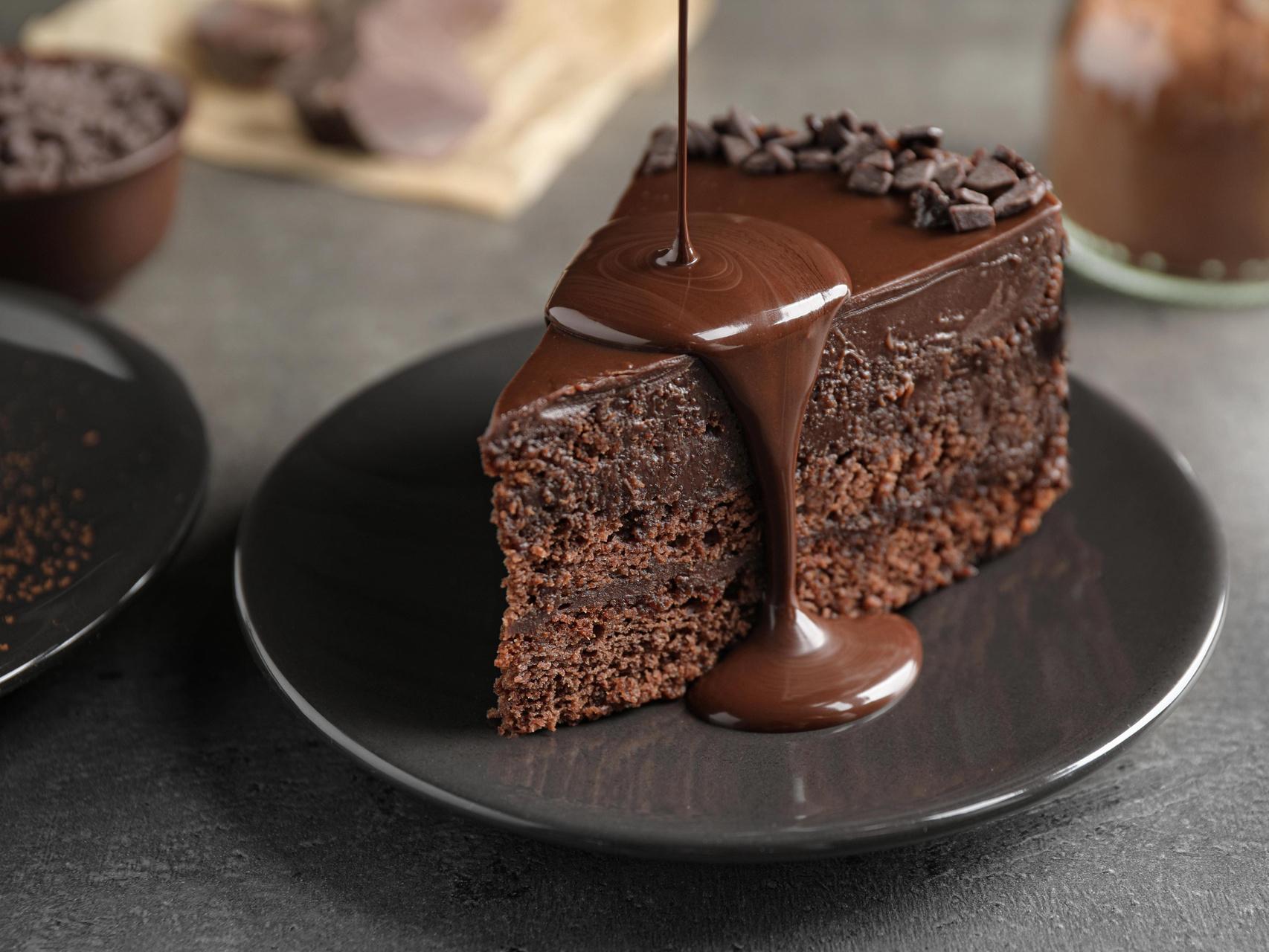 Домашний простой шоколадный бисквитный торт