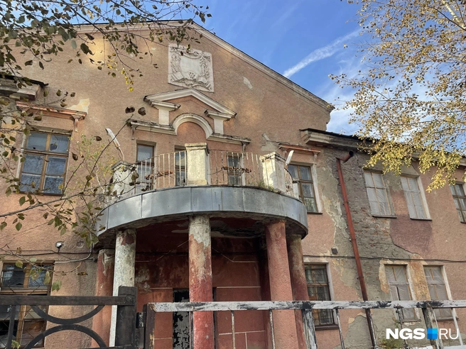 Улица скрывает не мало зданий с интересной историей | Источник: Алёна Золотухина / NGS.RU