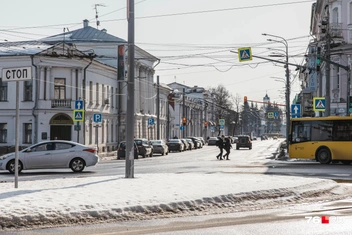 Основные проспекты и пешеходные зоны в центральной части города частично очищены | Источник: Артем Бауман / 76.RU