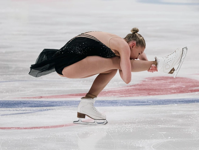 Бронзовая призёрка чемпионата России Мария Захарова старательно исполняла сложные элементы. | Источник: Наталья Лапцевич