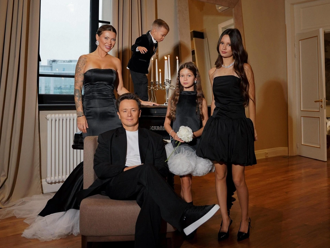 Илья Соболев о том, как это — быть папой двух девочек | marieclaire.ru