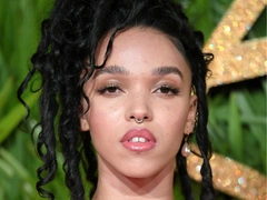Называл мерзкой и заставлял спать голой: FKA twigs подробно рассказала о маниакальной любви Шайи ЛаБафа
