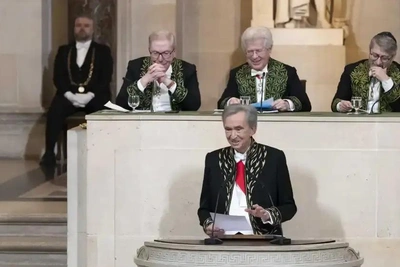 Бернара Арно приняли в «Клуб бессмертных»