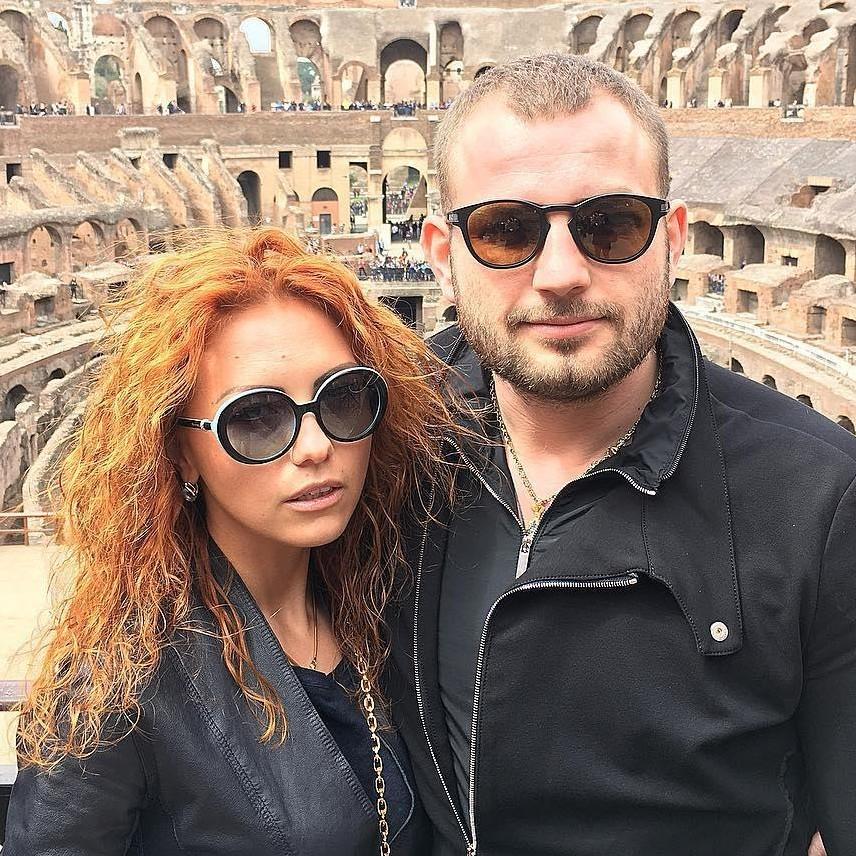 Заманили на виллу, убили, а тела закопали в пустыне: как расправились с криптомошенником Романом Новаком и его женой