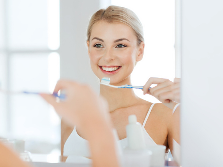 Придется платить вдвойне: 5 ошибок при чистке зубов, которые приводят к кариесу
