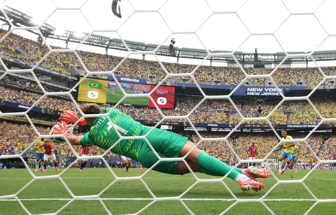 Нюланд отбил пенальти | Источник: Fifa.com