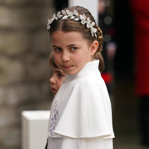 Маленькая сердцеедка: как принцесса Шарлотта становится копией Кейт Миддлтон — эти милые фото с коронации вас растрогают