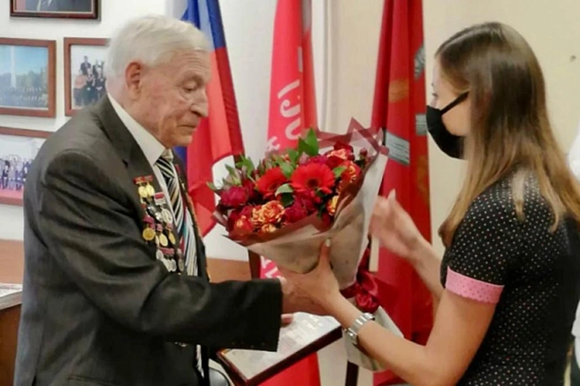Анатолия Ивановича поздравляли с 90-летним юбилеем в администрации Тулы | Источник: Соцуслуги в Тульской области / Вконтакте